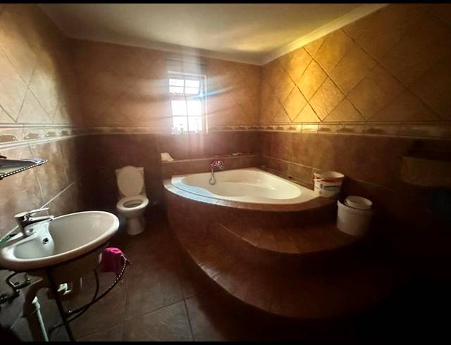 3 BEDROOM HOUSE FOR SALE IN KARENPARK